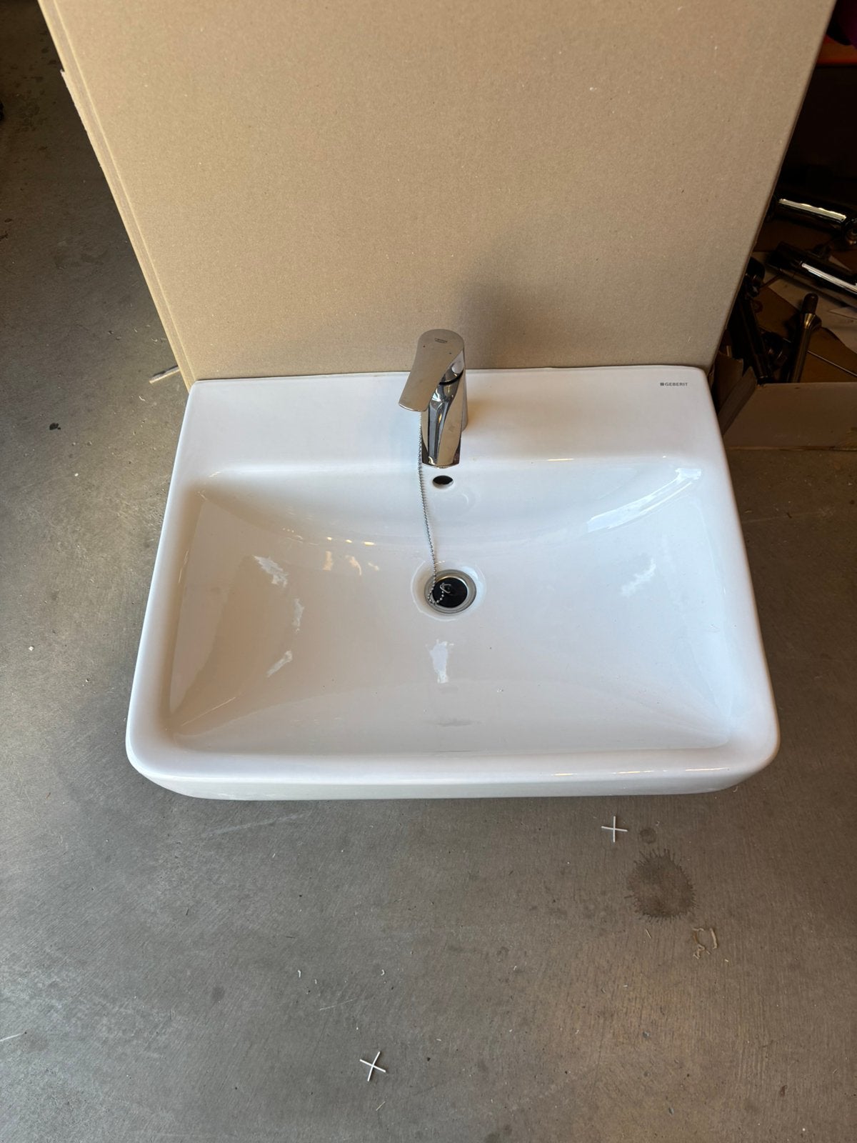 Geberit wastafel, fontein en planchet incl grohe kranen, Ophalen, 50 tot 100 cm, Zo goed als nieuw, Minder dan 100 cm