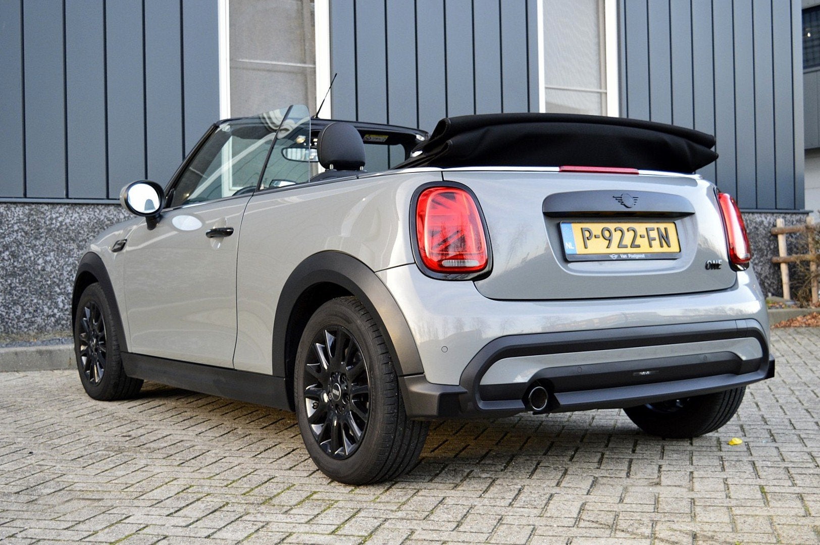 MINI Cabrio 1.5 One Essential Rijklaarprijs-Garantie Apple c, Voorwielaandrijving, Stof, Gebruikt, Euro 6