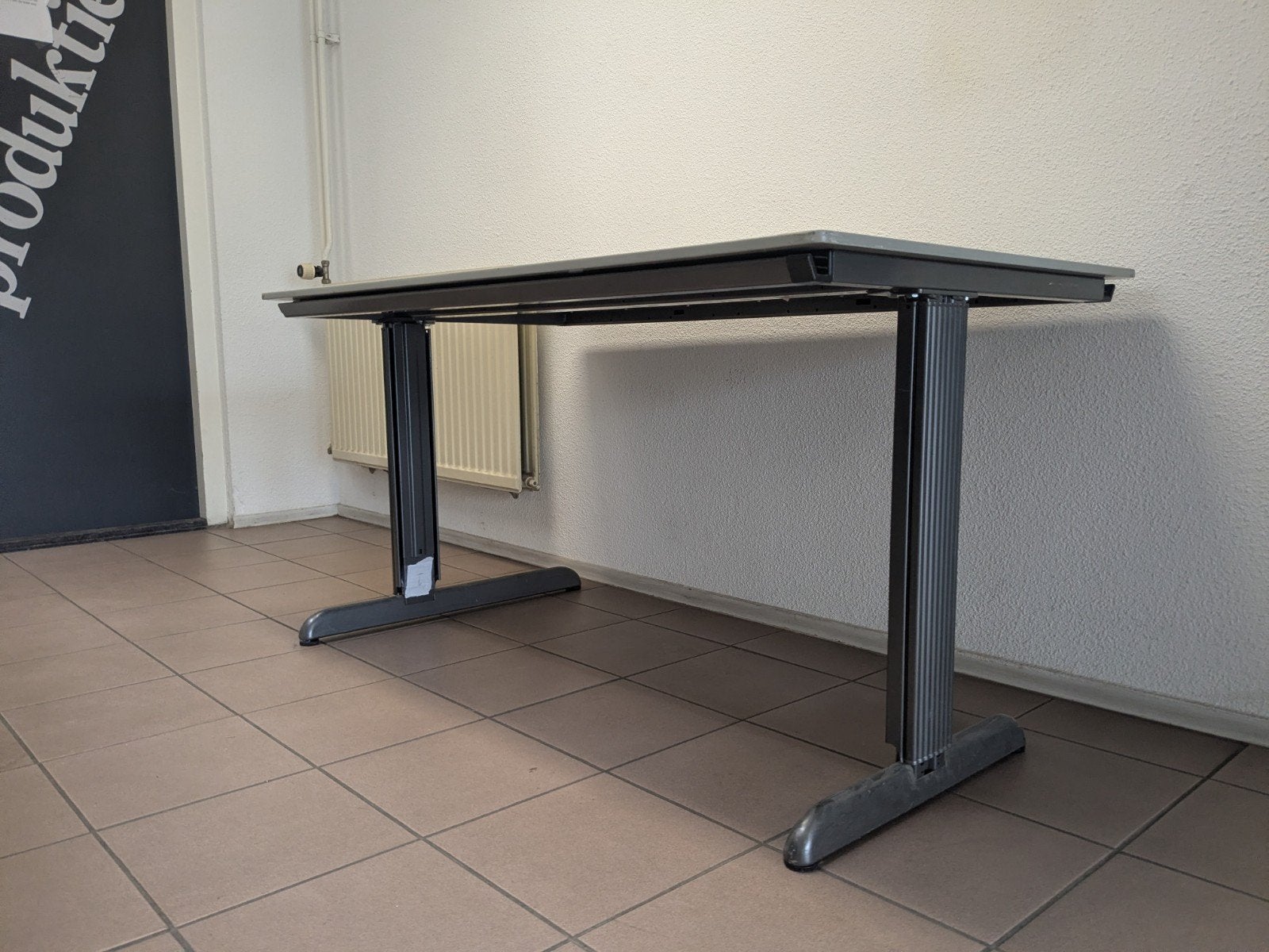 Verstelbaar bureau. Gratis af te halen. 140x80 cm., Ophalen, Overige typen, Gebruikt, Metaal