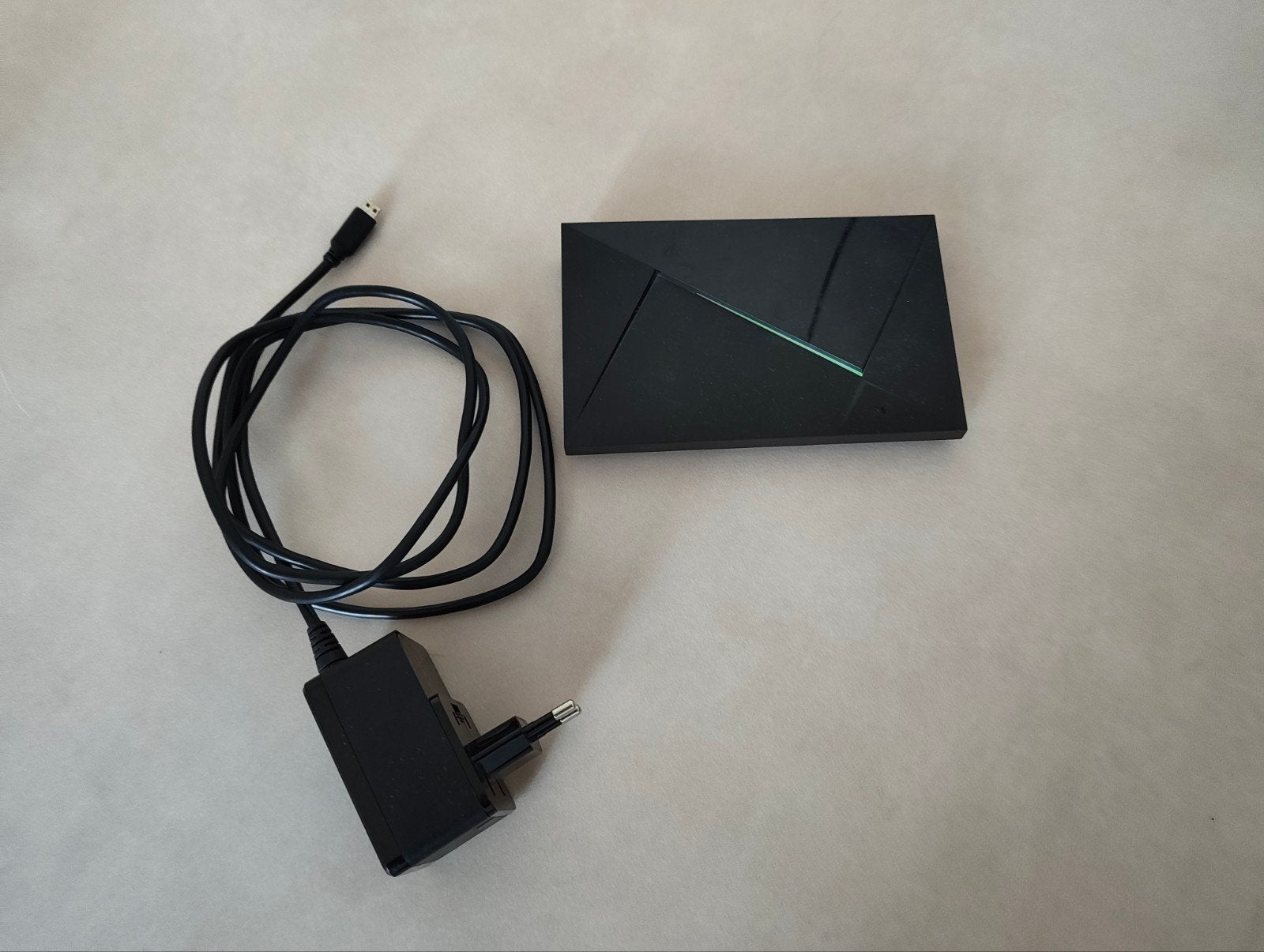 NVIDIA Shield TV adapter (zonder afstandsbediening), Audio, Tv en Foto, Mediaspelers, Ophalen of Verzenden, Gebruikt, HDMI, Zonder harde schijf
