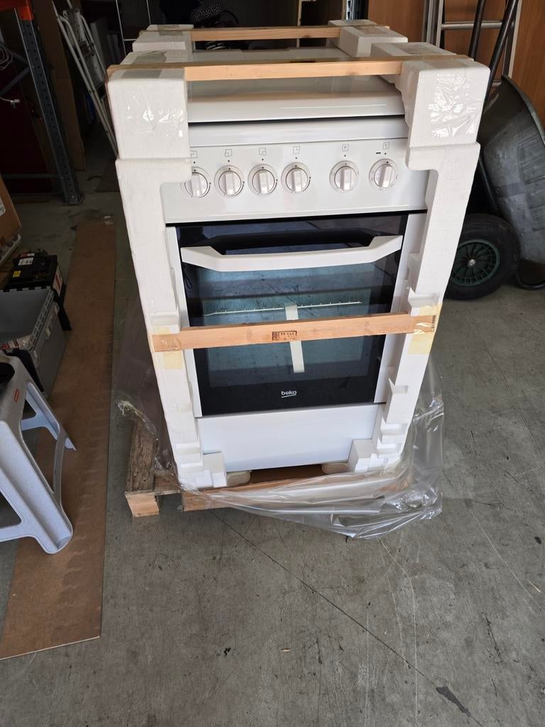 Beko Fornuis met Oven - Nieuw in Verpakking, Ophalen, Signaalrood 21, 2718 SH Zoetermeer
39 min, 4 kookzones, Energieklasse A of zuiniger