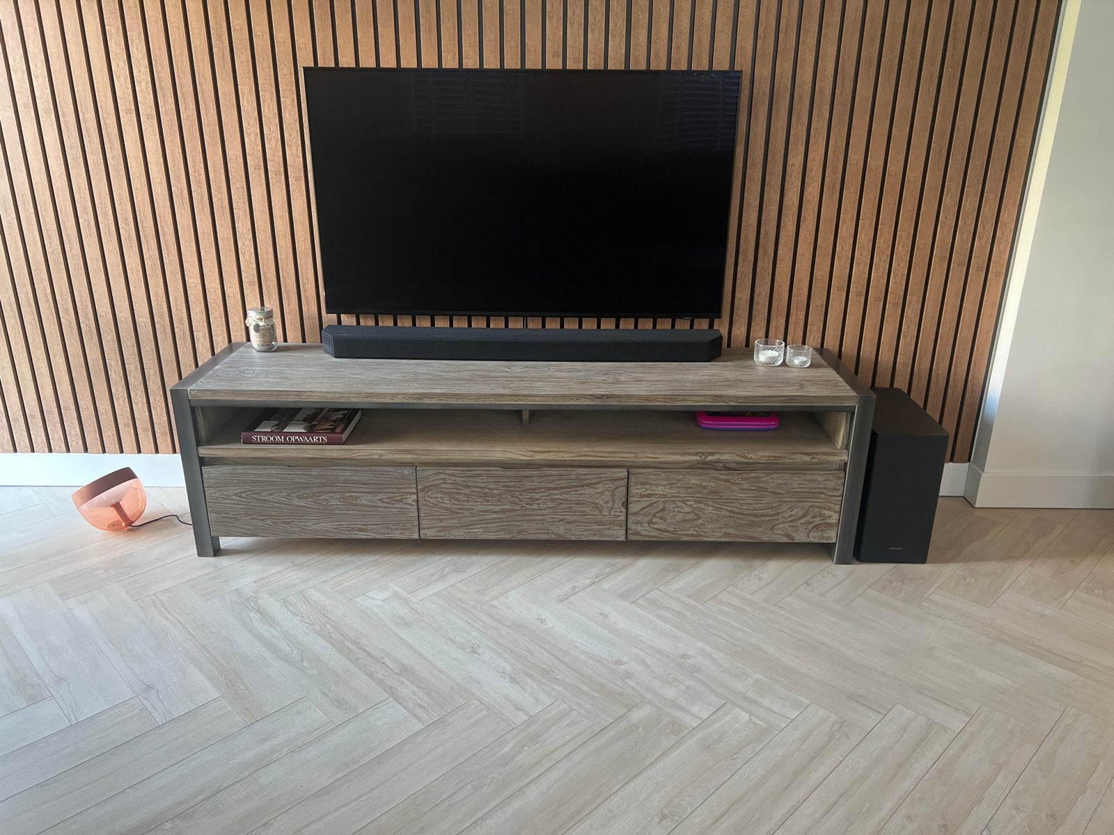 Moderne TV-kast met opbergruimte, Huis en Inrichting, Ophalen, 100 tot 150 cm, Zo goed als nieuw, Minder dan 100 cm