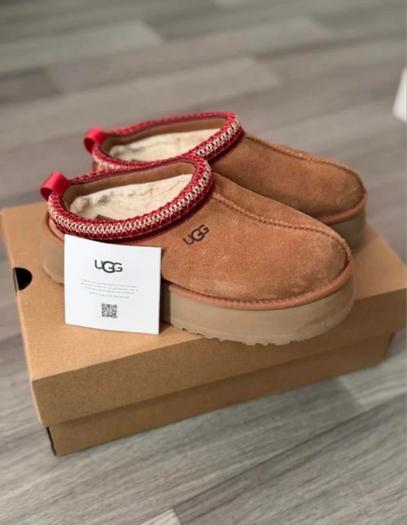 Cognac UGG W Tazz Pantoffels, Kleding | Dames, Schoenen, Bruin, Ophalen of Verzenden, Zo goed als nieuw, Pantoffels of Sloffen