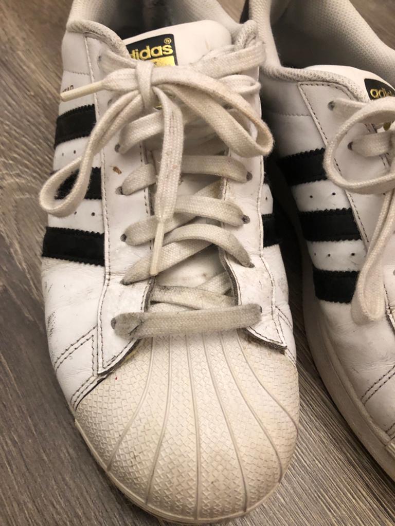 Adidas sneakers - Zeer weinig gedragen maat 45, Ophalen of Verzenden, Zo goed als nieuw, Wit, Sneakers of Gympen