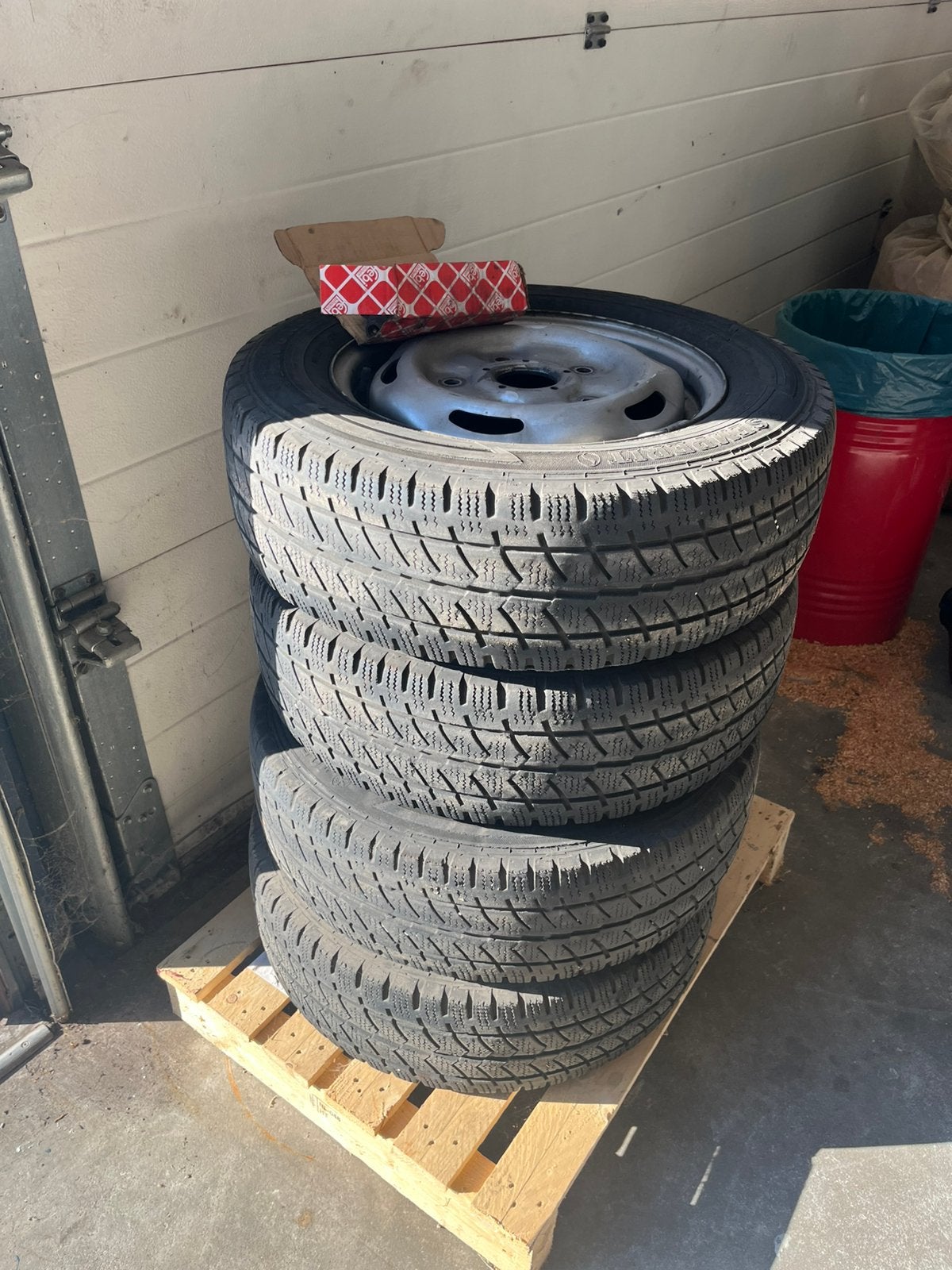 Winterbanden op velg - Ford Transit, Ophalen, 15 inch, -, -