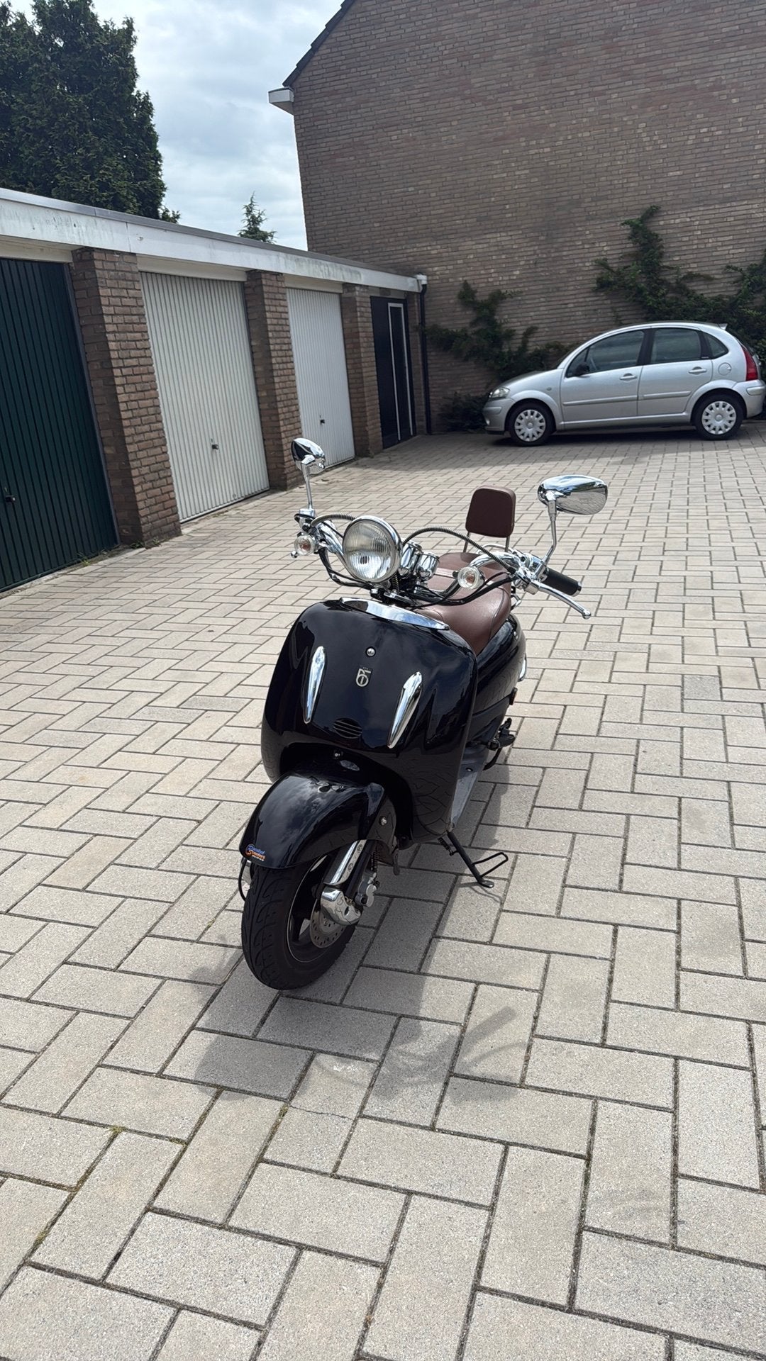 Grande retro scooter zo goed als nieuw 50cc weinig kilometer
