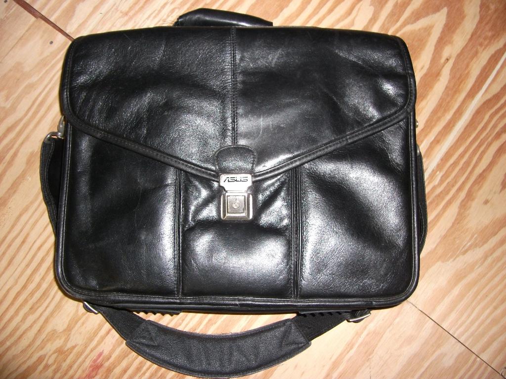 laptop tas, Computers en Software, Laptoptassen, Ophalen of Verzenden, 17 inch of meer, Meerdere vakken, Aktetas