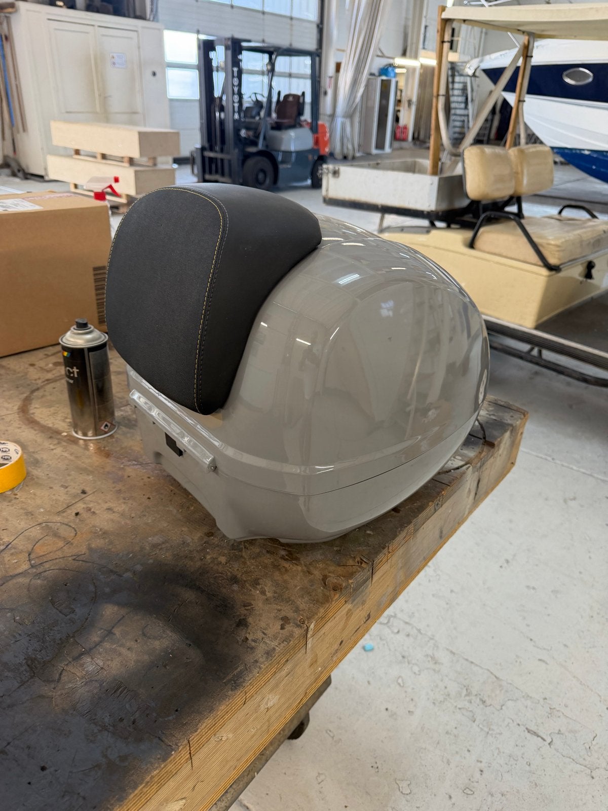 Vespa GTS Topkoffer Nardo Grey met rugsteun, Fietsen en Brommers, Ophalen of Verzenden, Zo goed als nieuw, Elektrisch, Overige modellen
