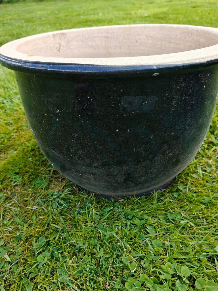 Grote zwarte stenen bloempot, Tuin en Terras, Ophalen, Rond, Steen, 30 tot 60 cm