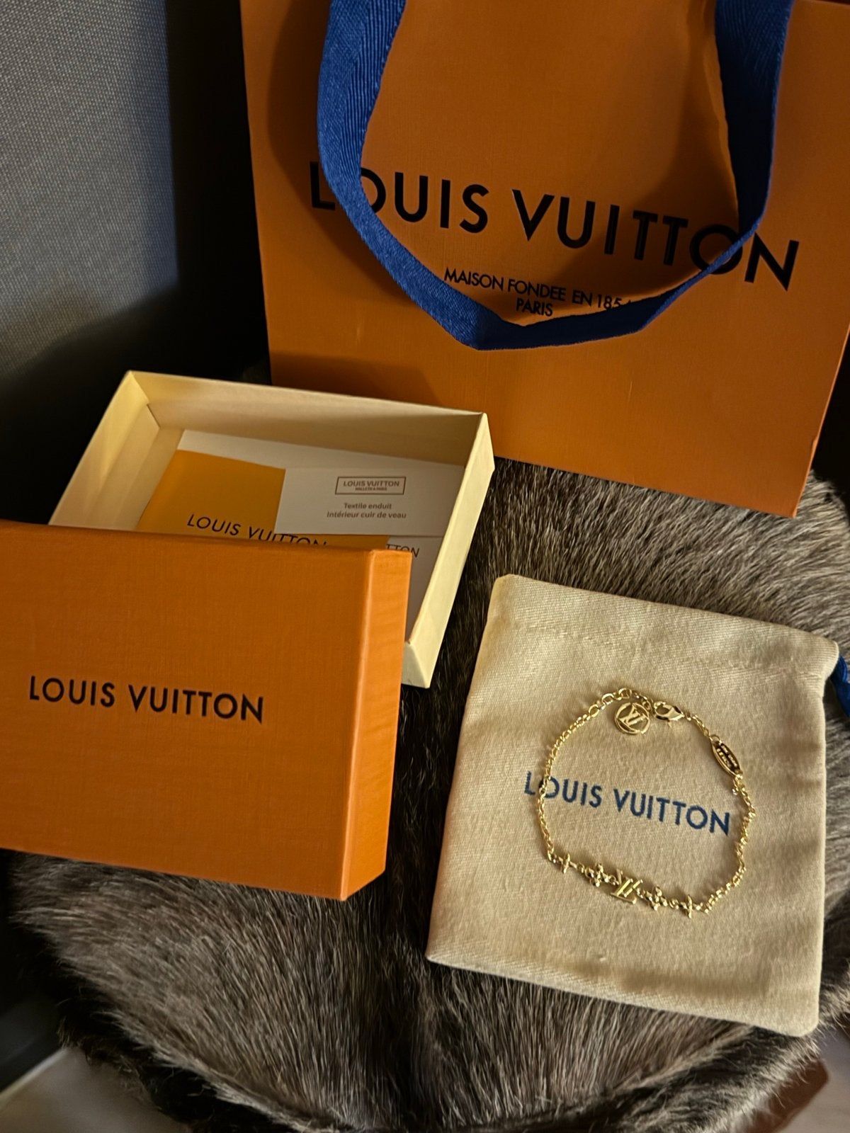 Nieuwe Louis Vuitton Armband - Gouden Kleur, Staal, Nieuw, Ophalen of Verzenden, Goud