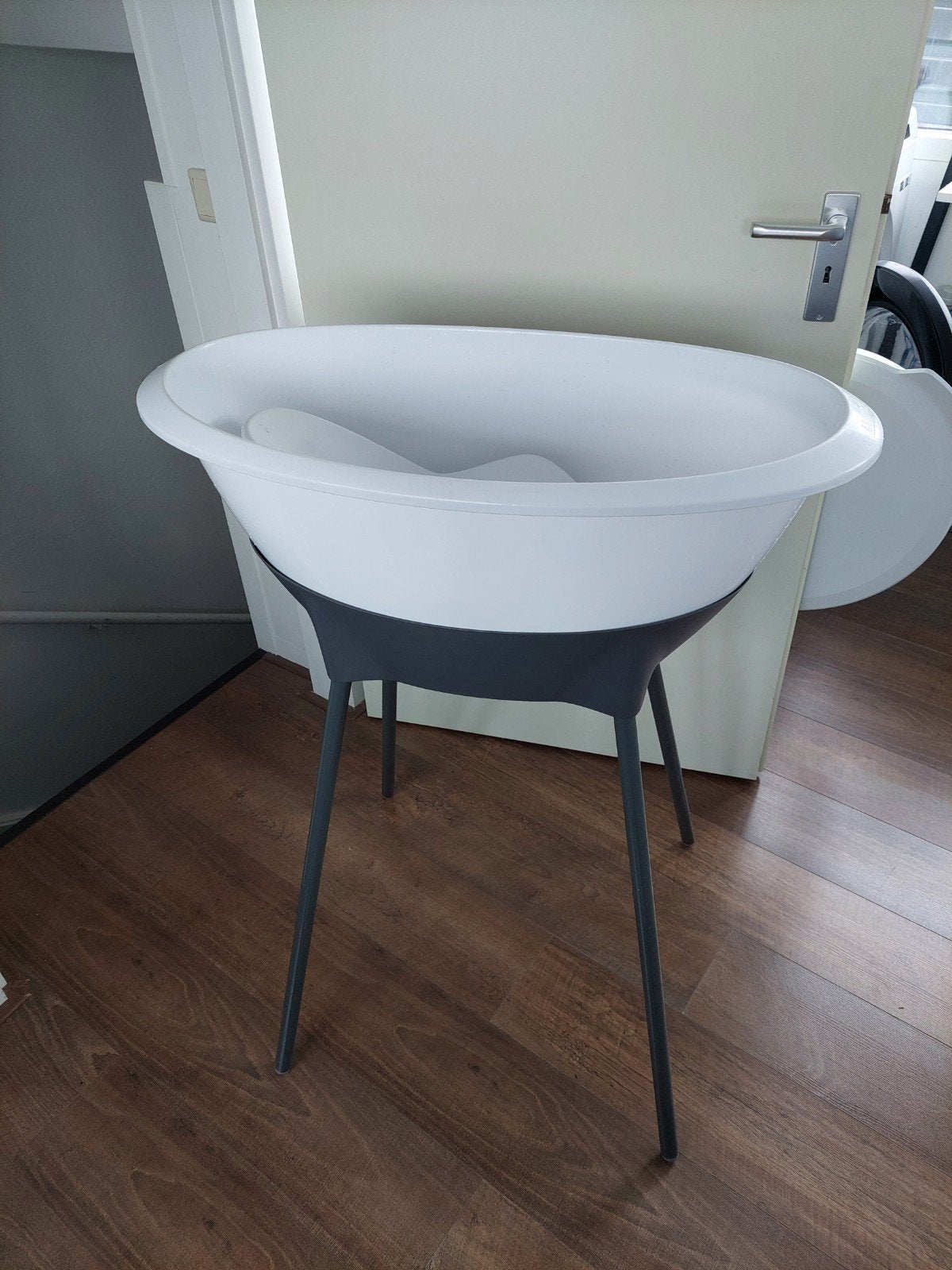 Babybadje met standaard en zitje/ligsteun, Kinderen en Baby's, Badjes en Verzorging, Ophalen, Zo goed als nieuw, Badje, Prenatal