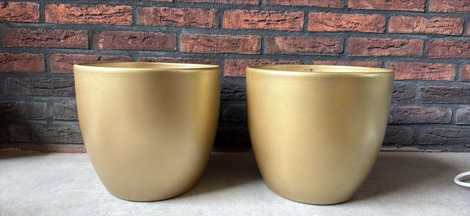 Gouden bloempotten - 1 met kleine kras, Overige materialen, Gebruikt, Rond, Binnen