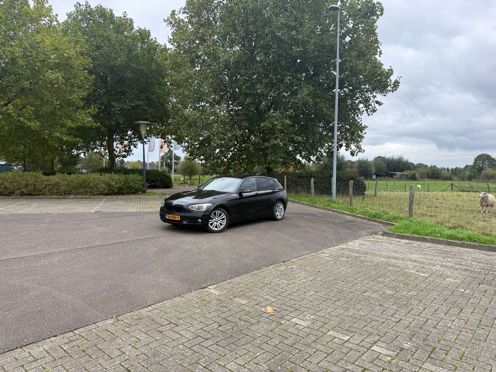 BMW 118D Business Edition f20 2012, Auto's, Dealer onderhouden, Zwart, Zwart, Diesel