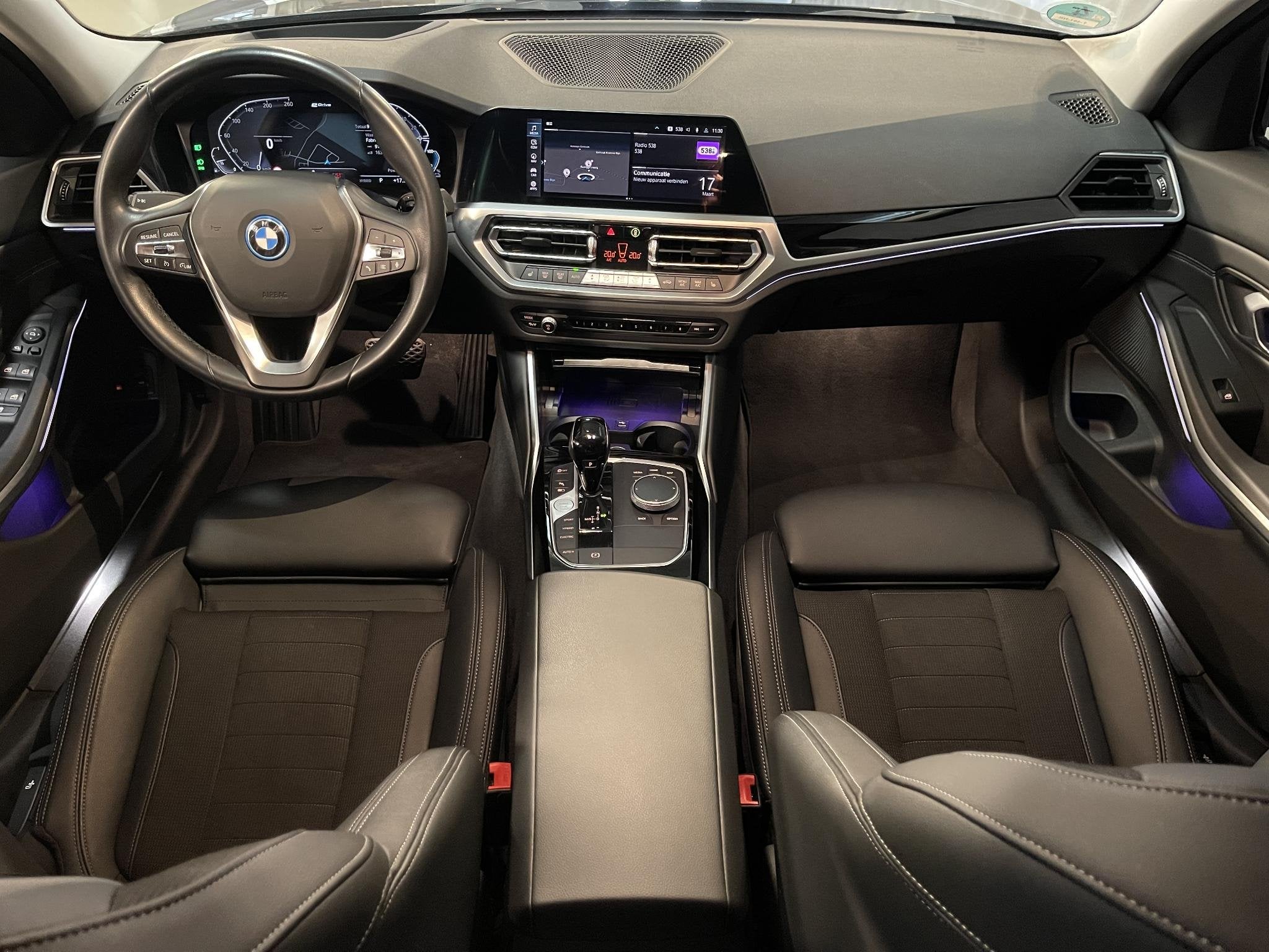 BMW 3-serie Touring 330e xDrive Business Edition Plus 18"/Tr, Stof, Gebruikt, 4 cilinders, 1865 kg
