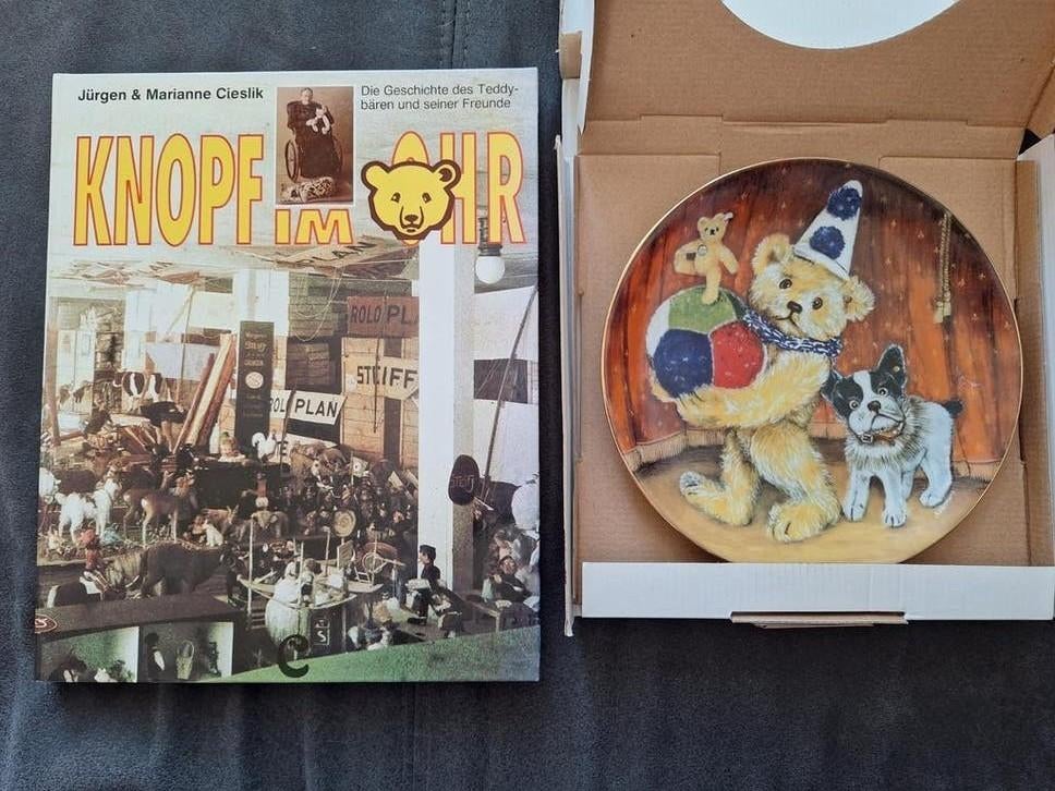 Steiff naslagwerk "Knopf im Ohr" + porseleinen bord, Ophalen of Verzenden