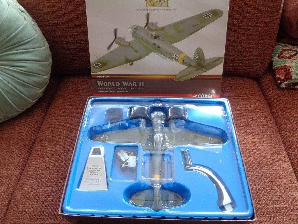 Corgi the Aviation Archive he-111 h-4 - it + hk Plane, 2005, Ophalen of Verzenden, Zo goed als nieuw, Schaalmodel
