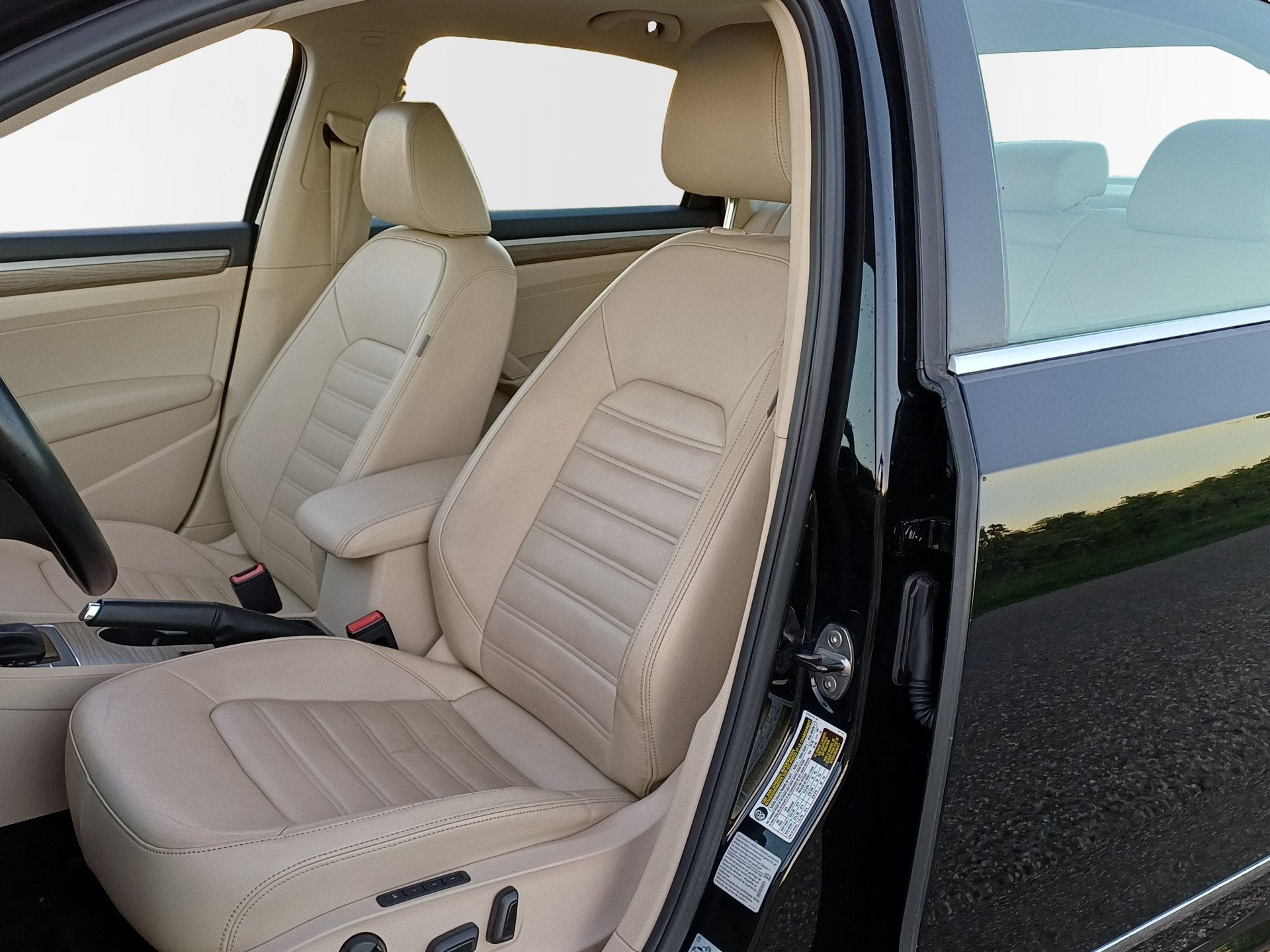 Volkswagen Passat 3.6L V6 Highline /Unieke Auto!/Nieuwstaat!, Automaat, Gebruikt, Beige, Automatische klimaatregeling
