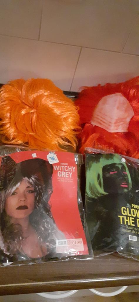 Pruiken 4x, Ophalen, Zo goed als nieuw, Carnaval, Accessoires