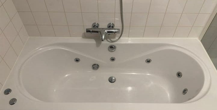 Wilux whirlpool met waterjets, badmengkraan en douchekop, Ophalen, Gebruikt, Met bad