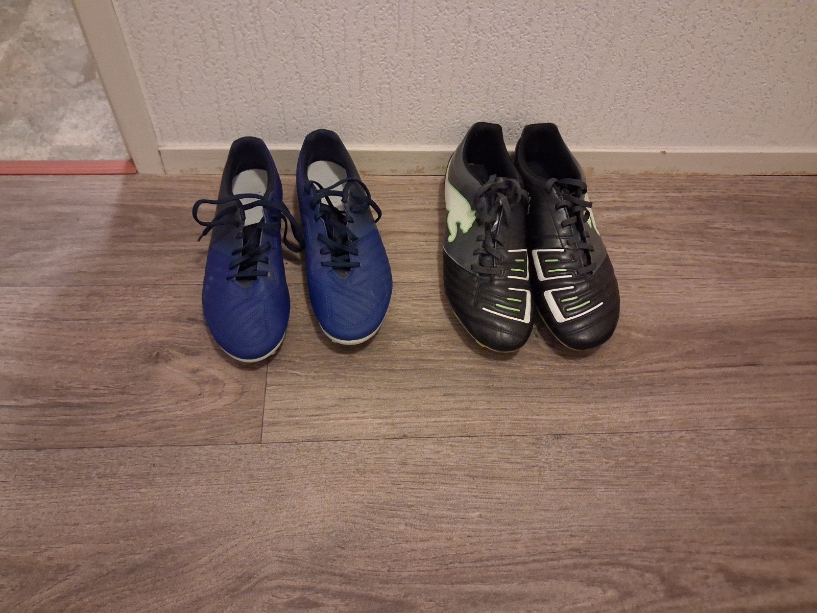 Voetbalschoenen - Blauw en Zwart - Diverse Maten, Ophalen of Verzenden, Gebruikt, Schoenen