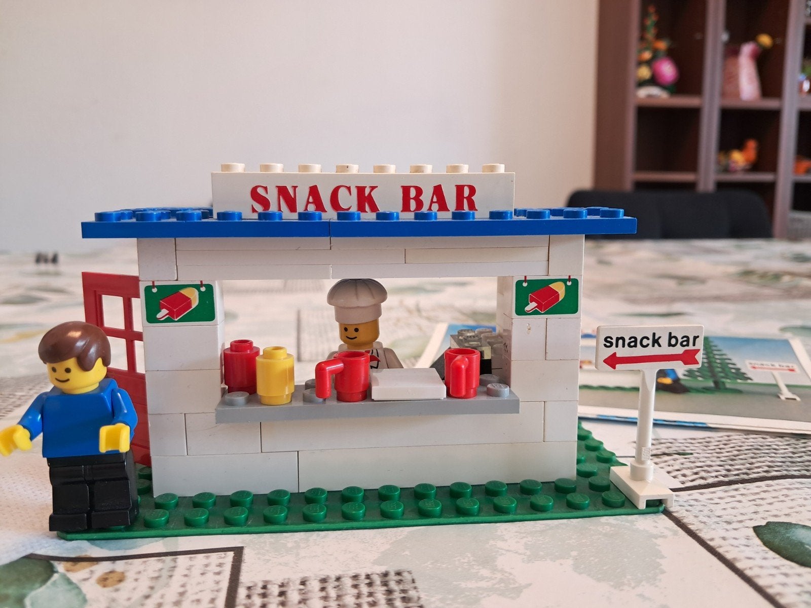 Vintage LEGO Snack Bar Set 675 met Minifiguren, Kinderen en Baby's, Speelgoed | Duplo en Lego, Compleet, Overige thema's, Lego