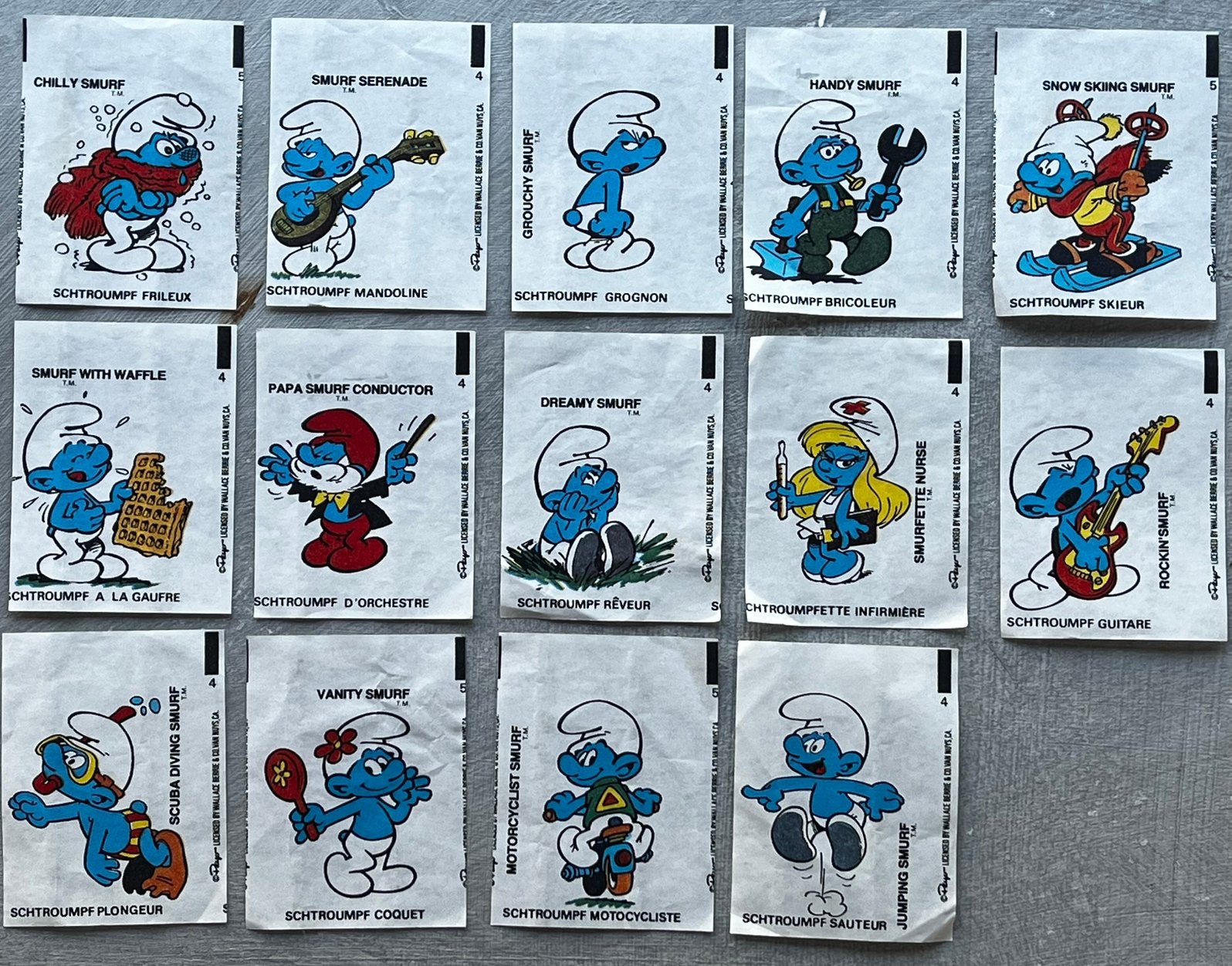14 plaatjes wikkels Smurfen 1982, Verzamelen, Ophalen of Verzenden, Gebruikt, Verschillende Smurfen, Overige typen