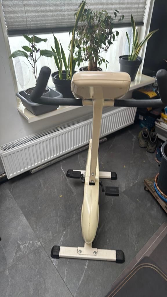 BH Fitness Sidney Magnetic Hometrainer met Roei-actie, Sport en Fitness, Ophalen of Verzenden, Zo goed als nieuw, Metaal, Benen