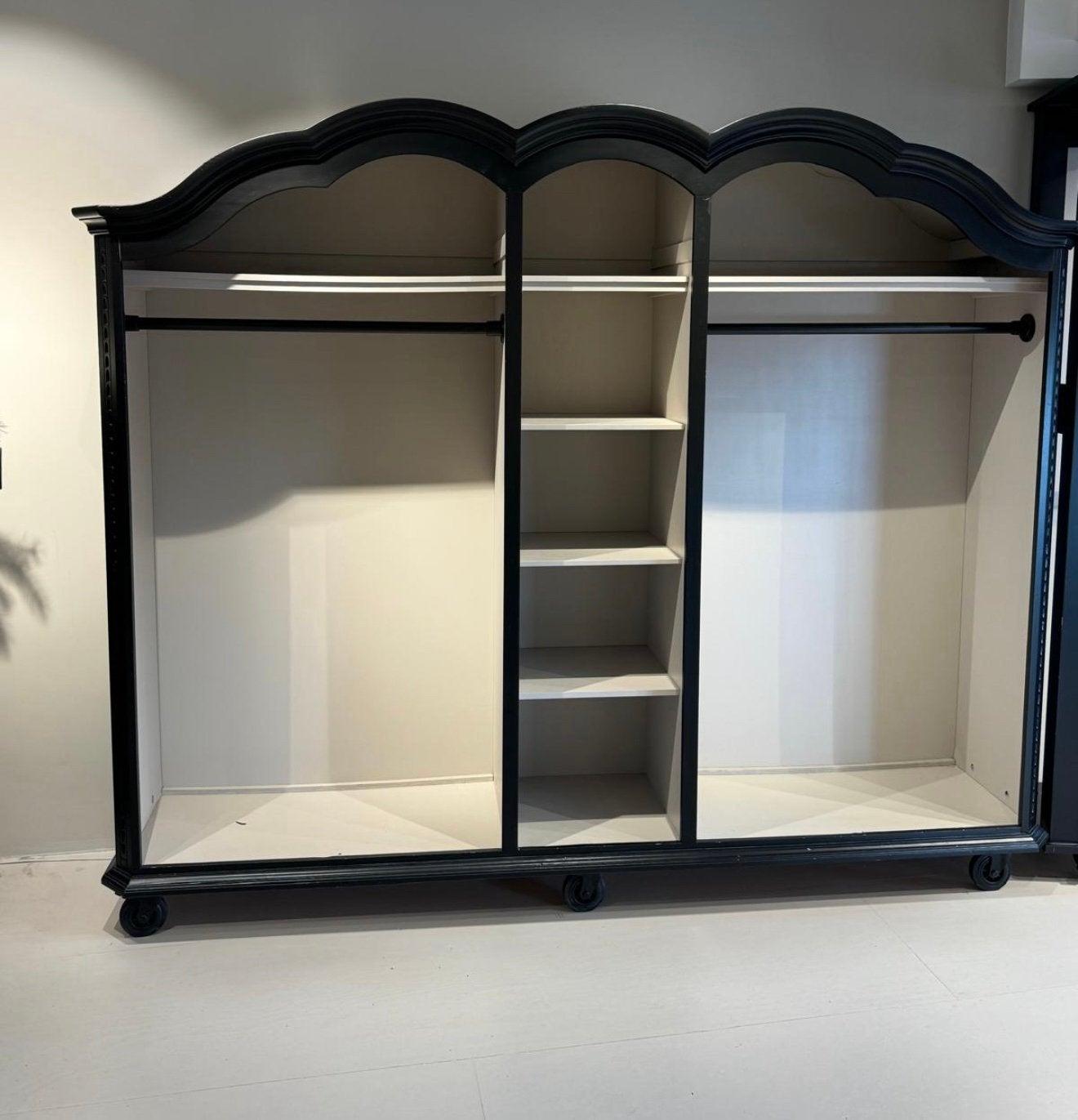 Prachtige linnenkast met stoere wielen, 2.80 x 2.25m, Huis en Inrichting, Kasten | Kledingkasten, Ophalen, Gebruikt, 200 cm of meer