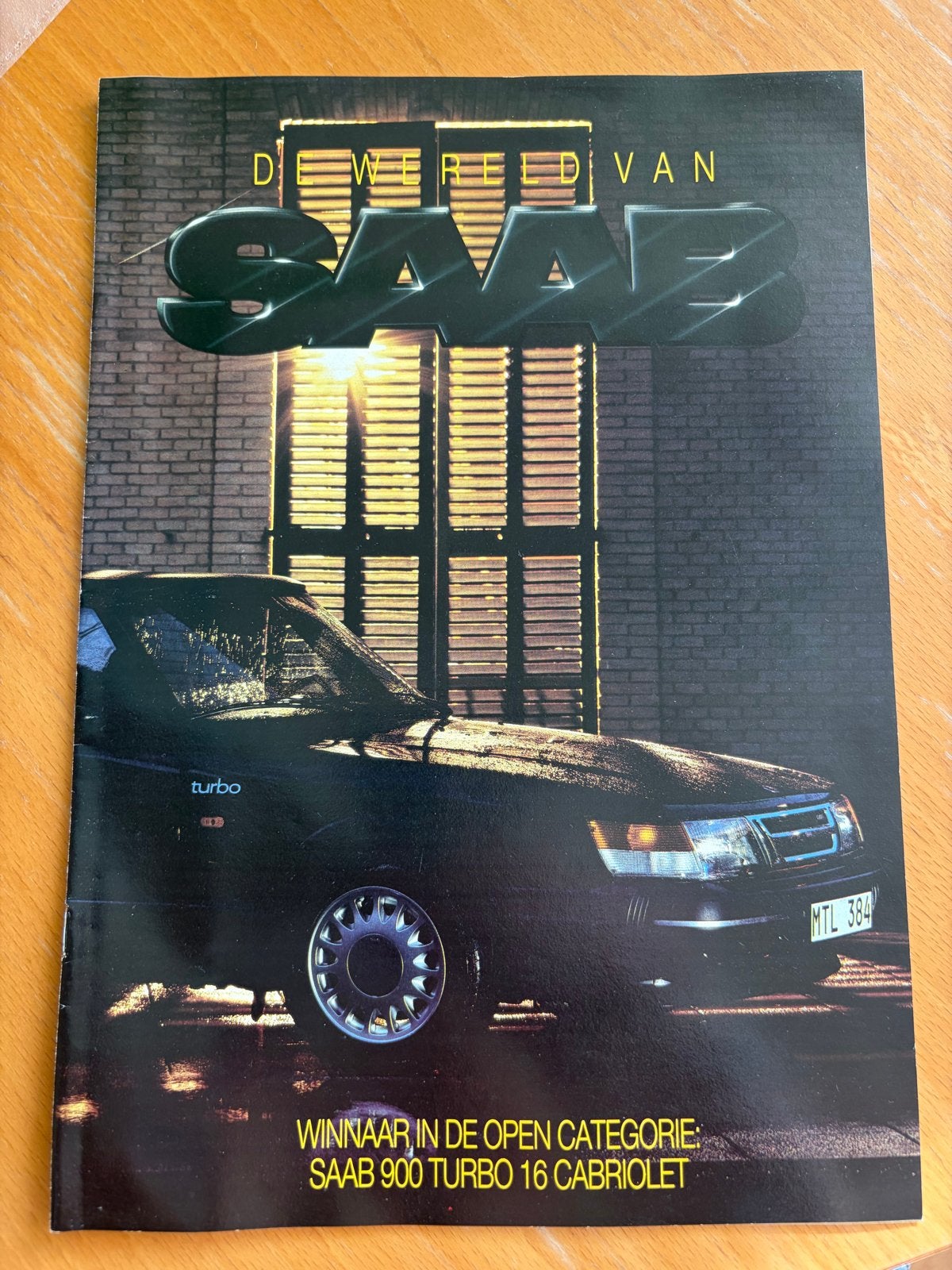 Nederlandse Saab-brochure "De wereld van Saab", Ophalen of Verzenden, Gelezen, Overige merken