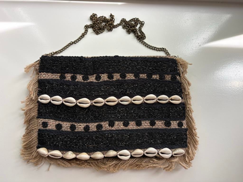 Schoudertasje zwart rotan schelpen met metaal koord NIEUW, Ophalen of Verzenden, Nieuw, Zwart, Schoudertasje