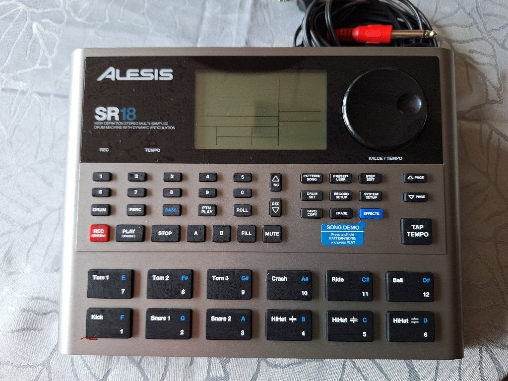 Alesis SR18 Drumcomputer, Ophalen of Verzenden, Zo goed als nieuw, Drumcomputer