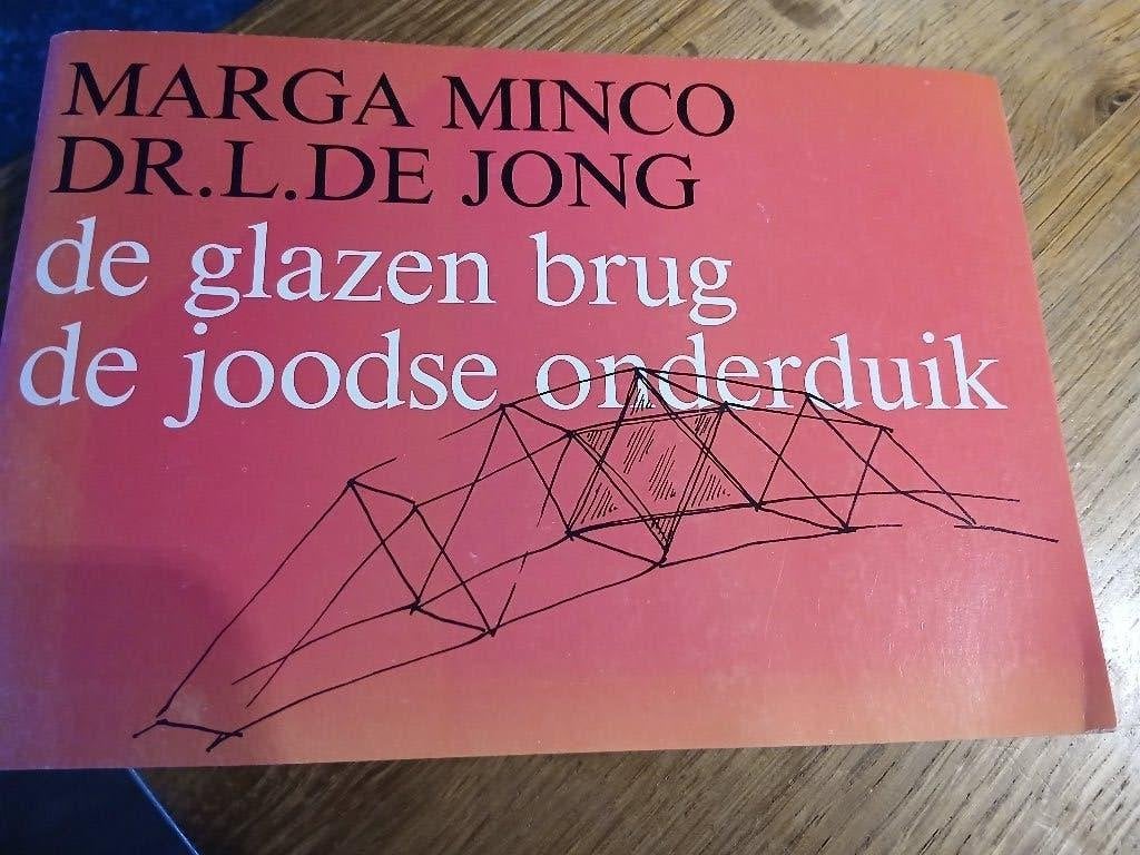 MARGA MINCO De Val & De Glazen Brug, Boeken, Literatuur, Gelezen, Ophalen of Verzenden