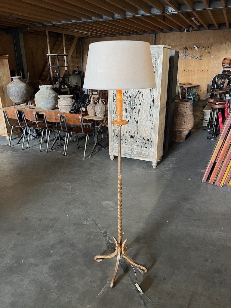 Antieke Staande Lamp zeer fraai smeedwerk, Ophalen