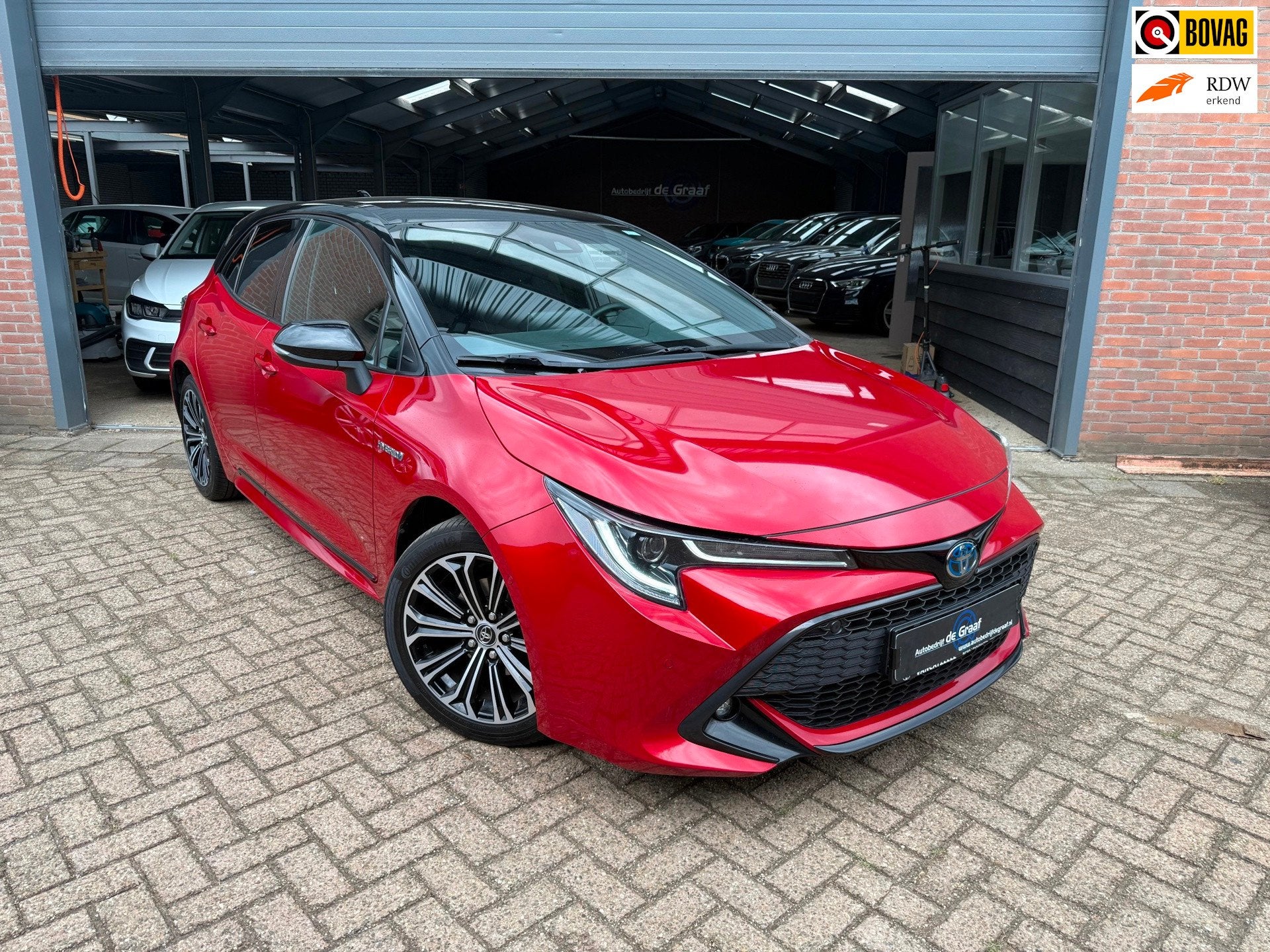 Toyota Corolla 1.8 Hybrid|ACC/NAVI/APP/LED/TWO-TONE/, Gebruikt, 4 cilinders, Bedrijf, Hybride Elektrisch/Benzine