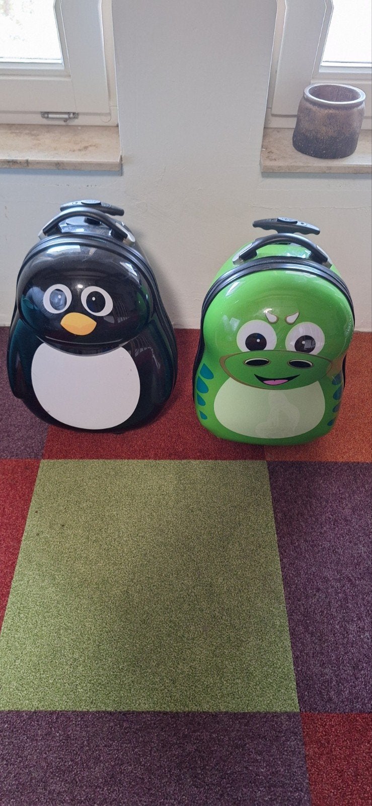 2 Kinderkoffers: Pinguïn en Krokodil, Ophalen, Uitschuifbare handgreep, Gebruikt, Hard kunststof