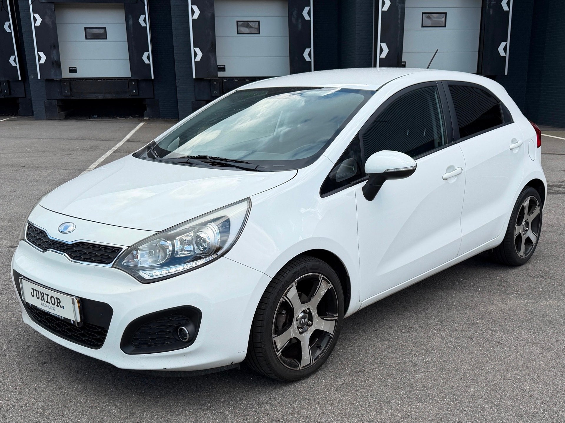 Kia Rio 1.2 CVVT Plus Pack NIEUWEAPK/CLIMA/NAVI/LMV, Euro 5, Zwart, 4 cilinders, Wit