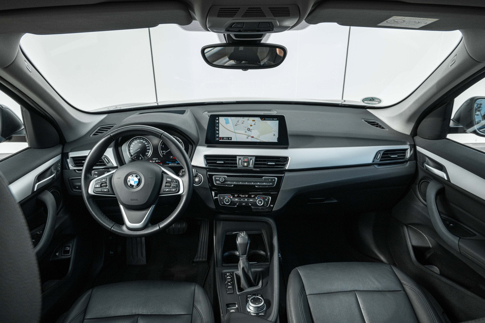 BMW X1 xDrive25e High Executive Automaat / Head-Up / Adaptie, 8 kWh, Gebruikt, Met garantie (alle), Bedrijf