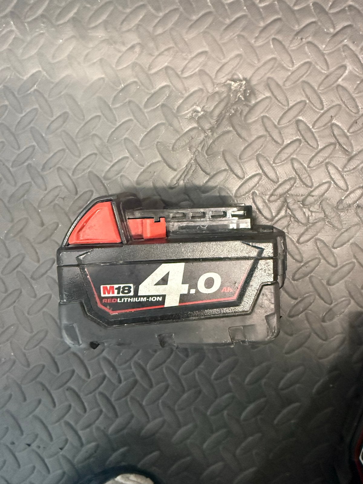 Milwaukee M18 accu 4ah (DEFECT), Ophalen of Verzenden, Gebruikt