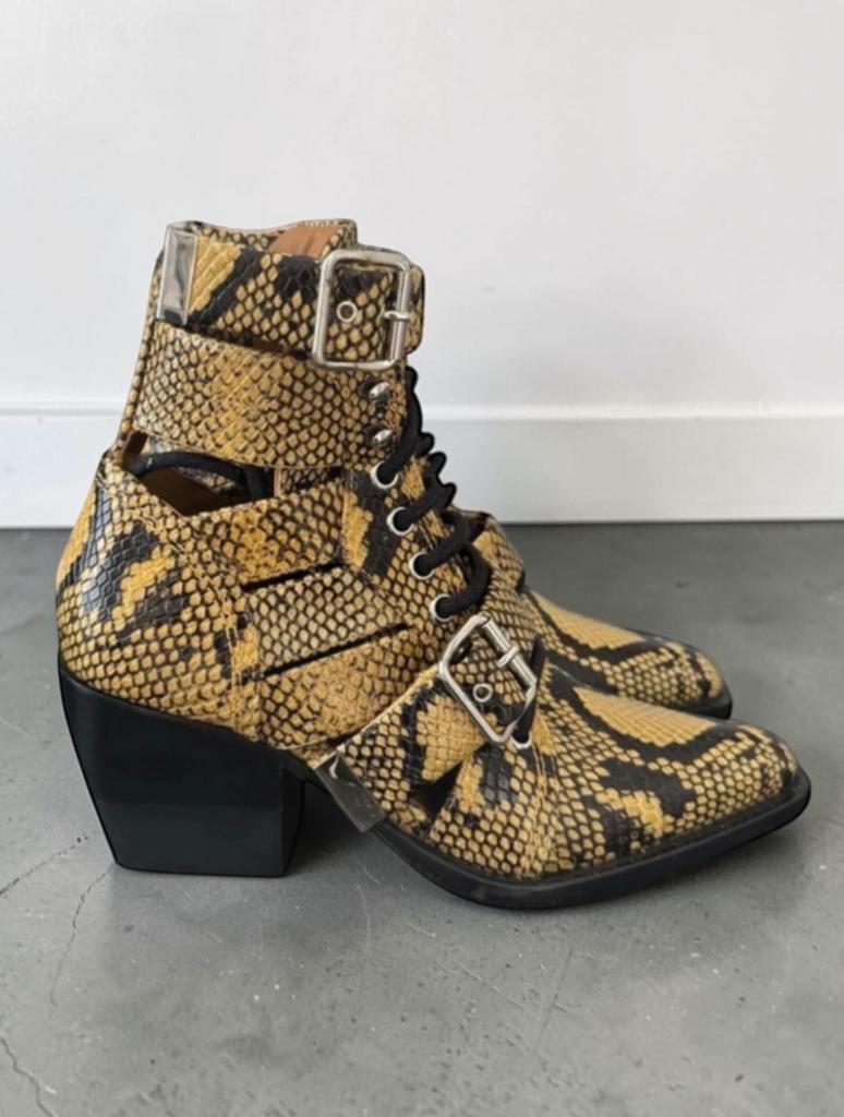 Chloé laarzen boots style Rylee maat 35.5 geel snake zwart, Ophalen of Verzenden, Nieuw, Zwart, Lage of Enkellaarzen