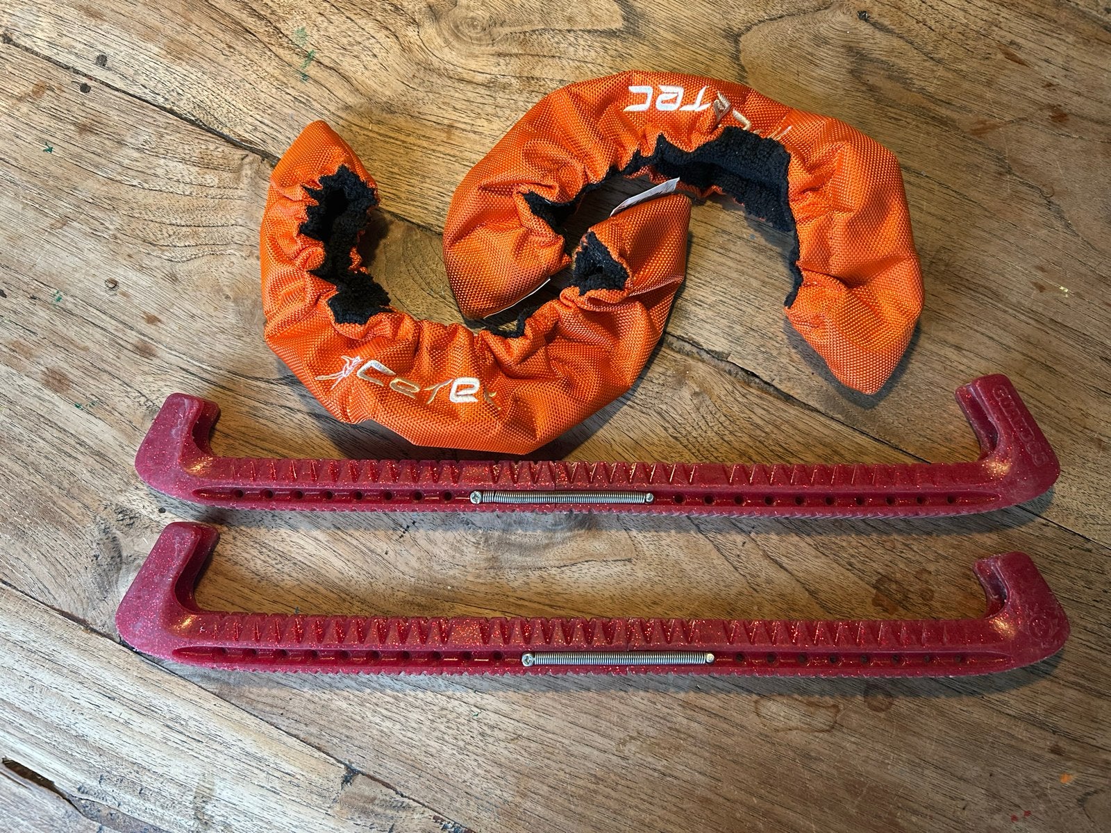 Schaatsbeschermers - Rood en Oranje Set, Sport en Fitness, Schaatsen, Ophalen of Verzenden, Gebruikt