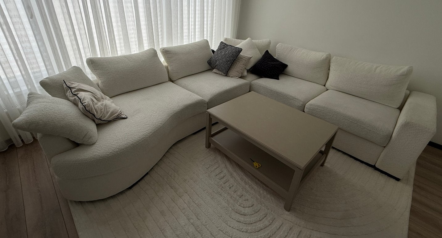 Modern wit bankstel met kussens - 1,5 jaar oud, Huis en Inrichting, Banken | Bankstellen, Ophalen, Gebruikt, Hoekbank, 300 cm of meer