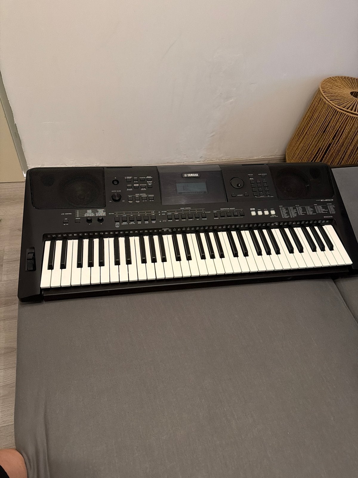Yamaha PSR-E453 Keyboard met standaard, Muziek en Instrumenten, Keyboards, Ophalen, Yamaha, Aanslaggevoelig, 61 toetsen