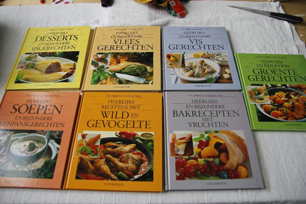 Set van 7 kookboeken o.a desserts, wild, soepen enz, Boeken, Kookboeken, Ophalen of Verzenden, Gelezen