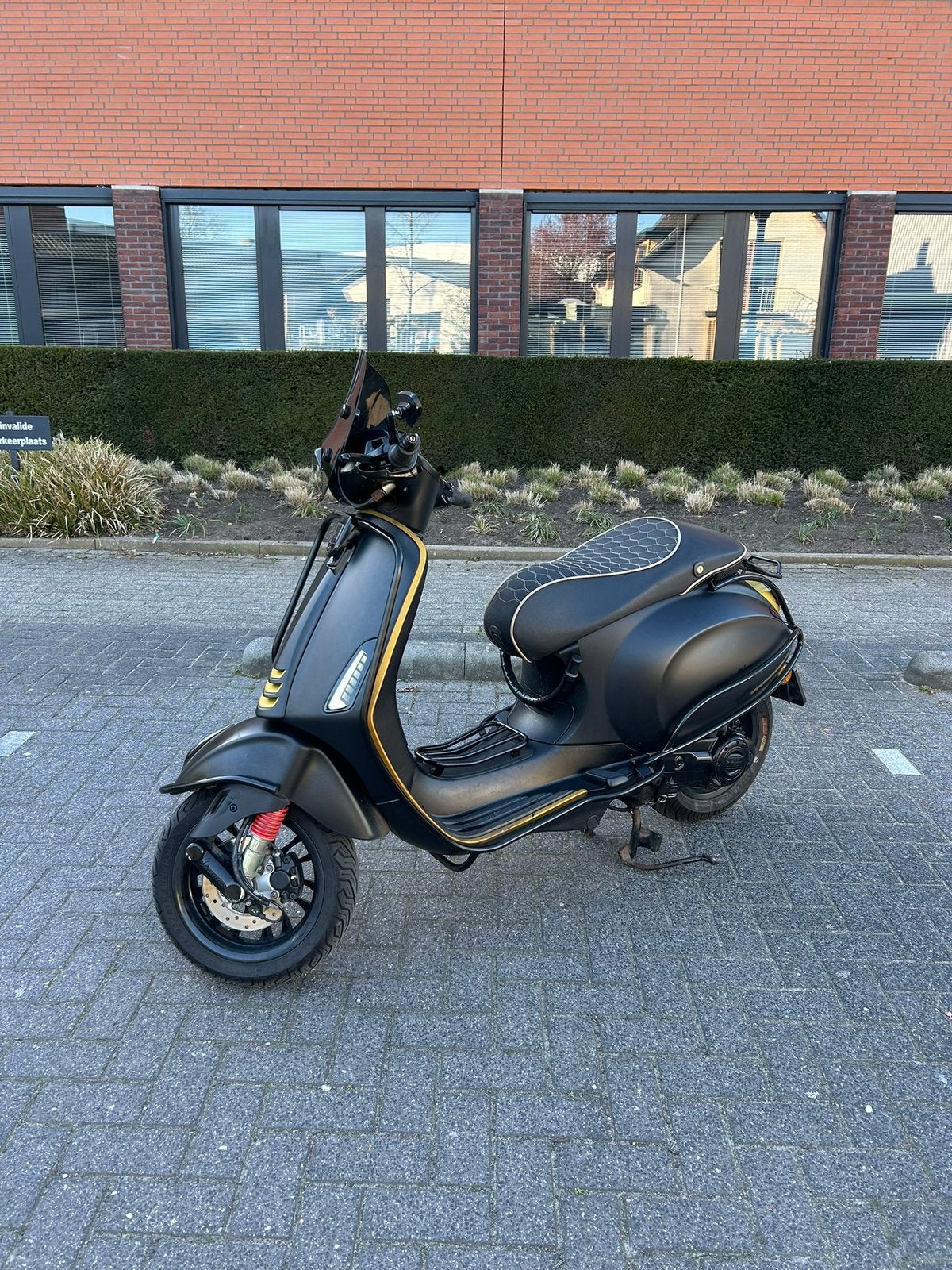 Vespa Sprint Custom Black & Gold, Maximaal 45 km/u, Vespa S, Ophalen of Verzenden, Zo goed als nieuw