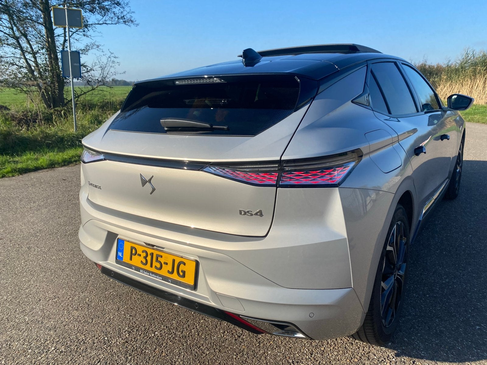 DS 4 1.6 E-tense 225pk Aut 2022 Grijs, Auto's, DS, 77 km/l, 179 pk, 75 €/maand, DS 4