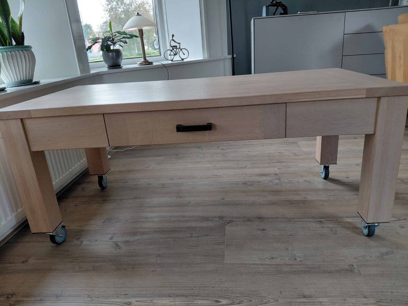 Verrijdbare tafel van licht eikenhout met lade, Ophalen, 50 – 75, 100 tot 150 cm, Eikenhout