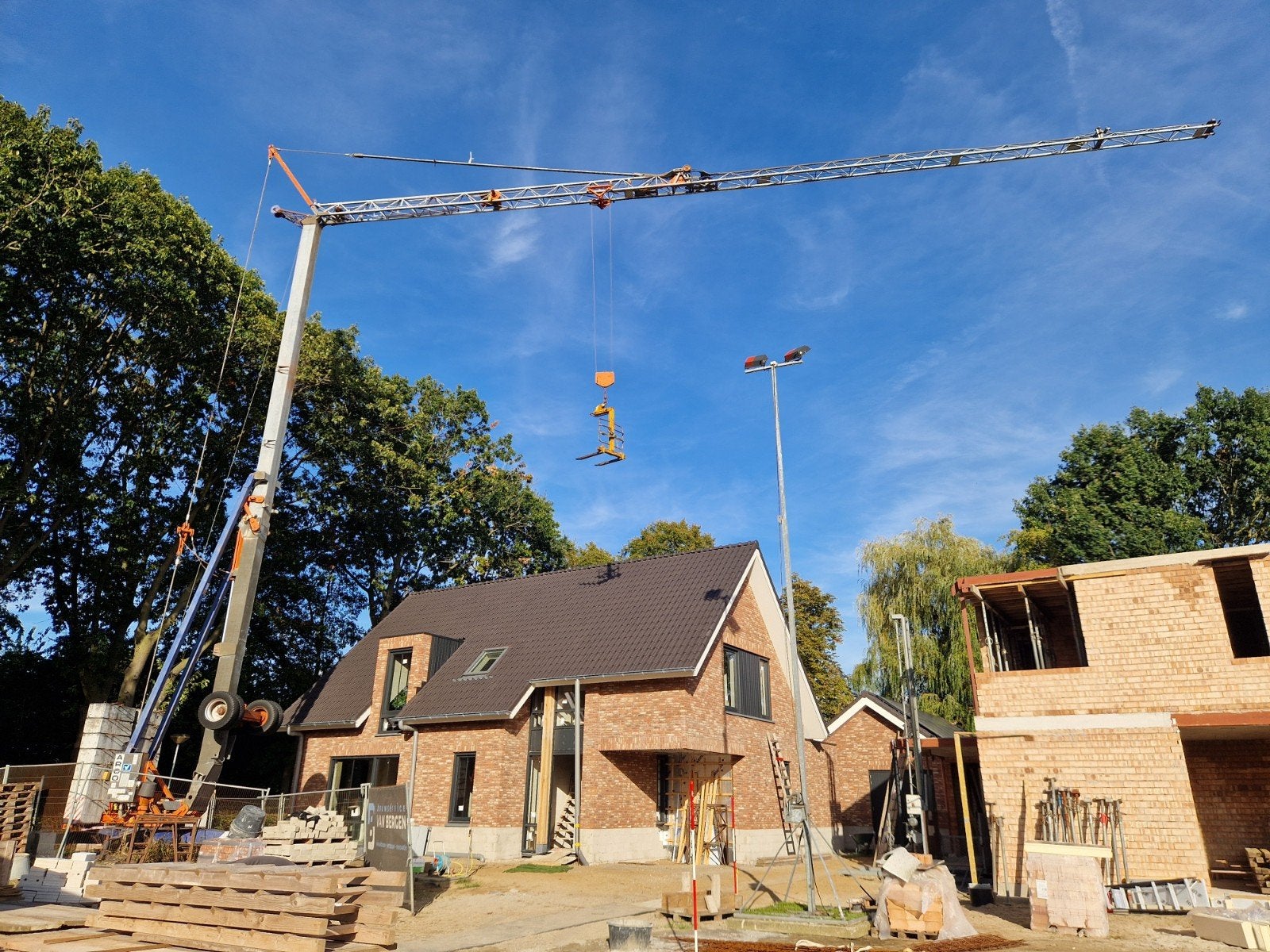 Bouwkraan 27 meter, Ophalen, Gebruikt