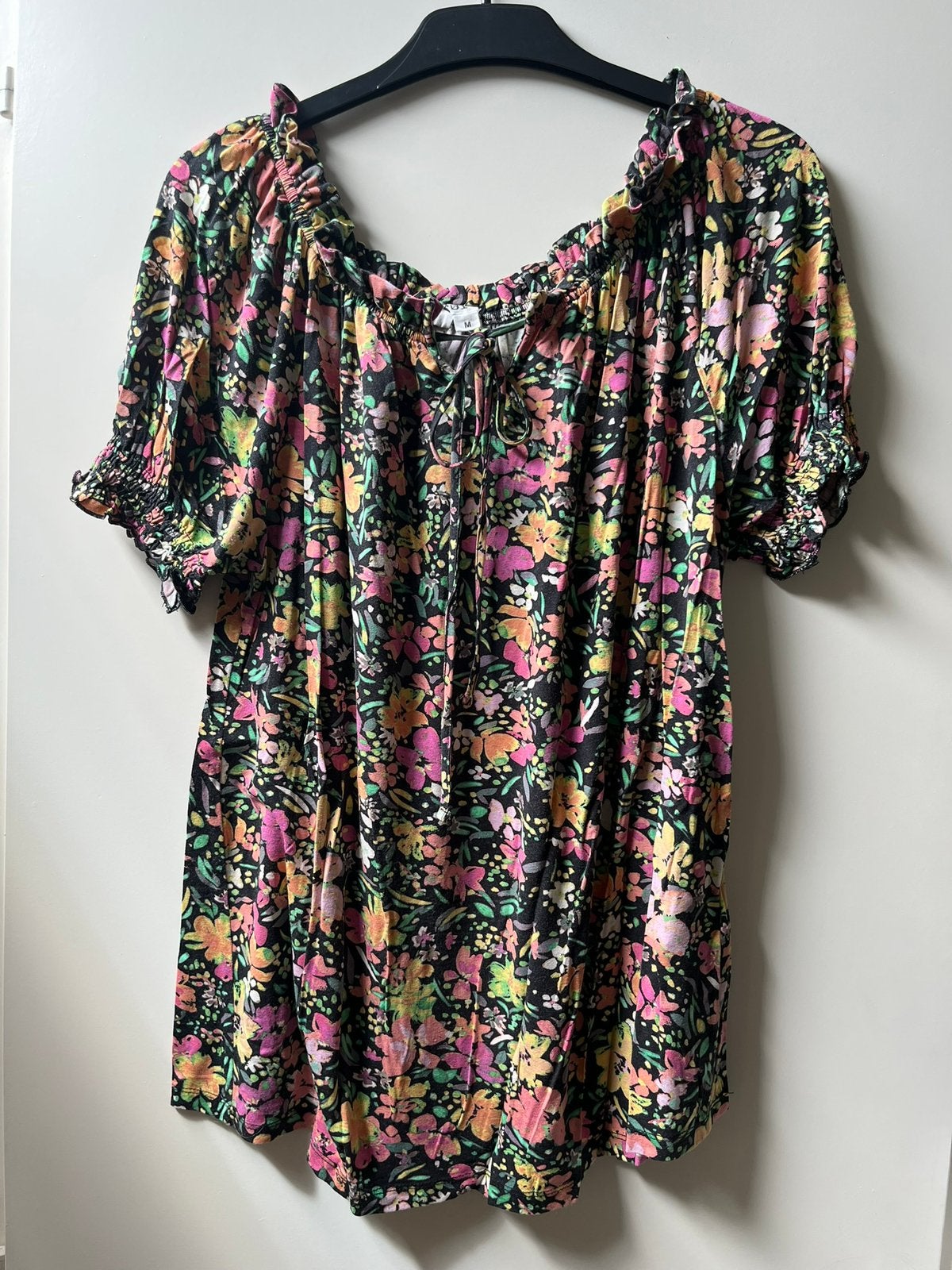 Maat M MS Mode tshirt zwart met bloemetjes print, Maat 38/40 (M), Meerkleurig, Ophalen of Verzenden, Zo goed als nieuw