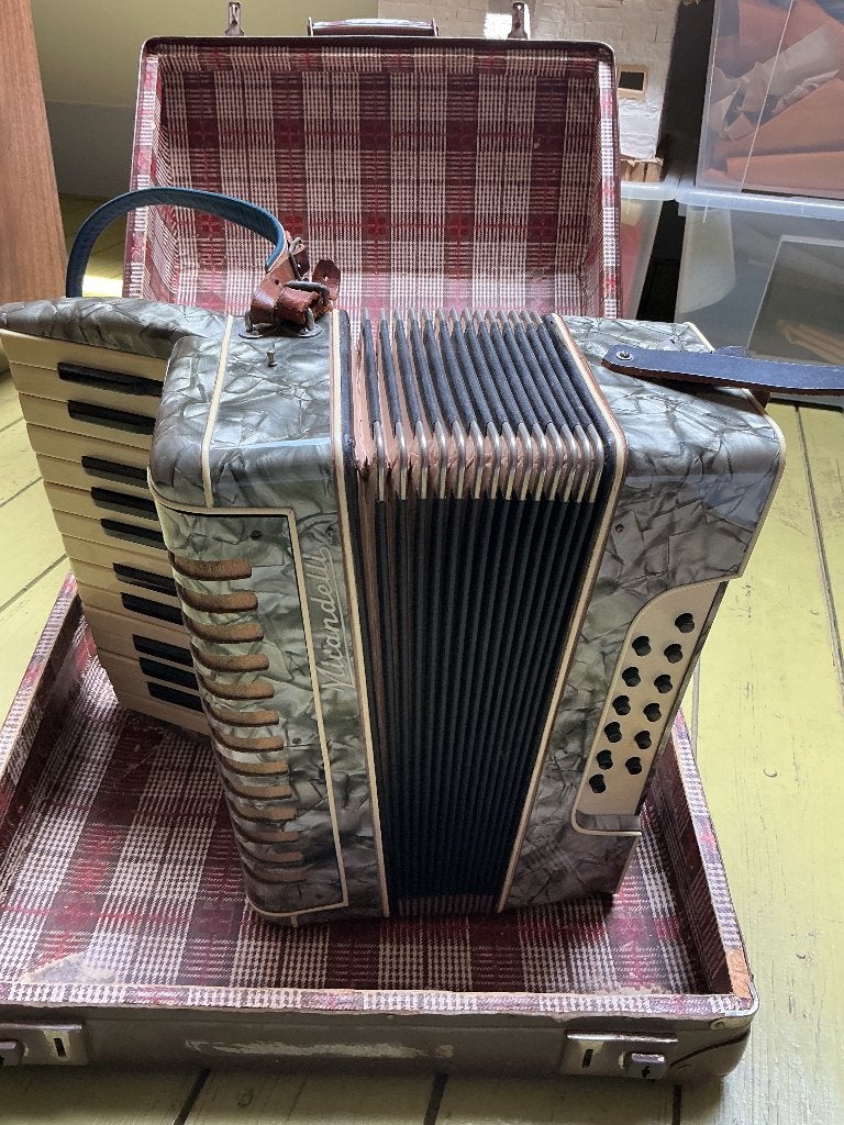 Accordeon, Gebruikt, Overige formaten, Met koffer, Ophalen
