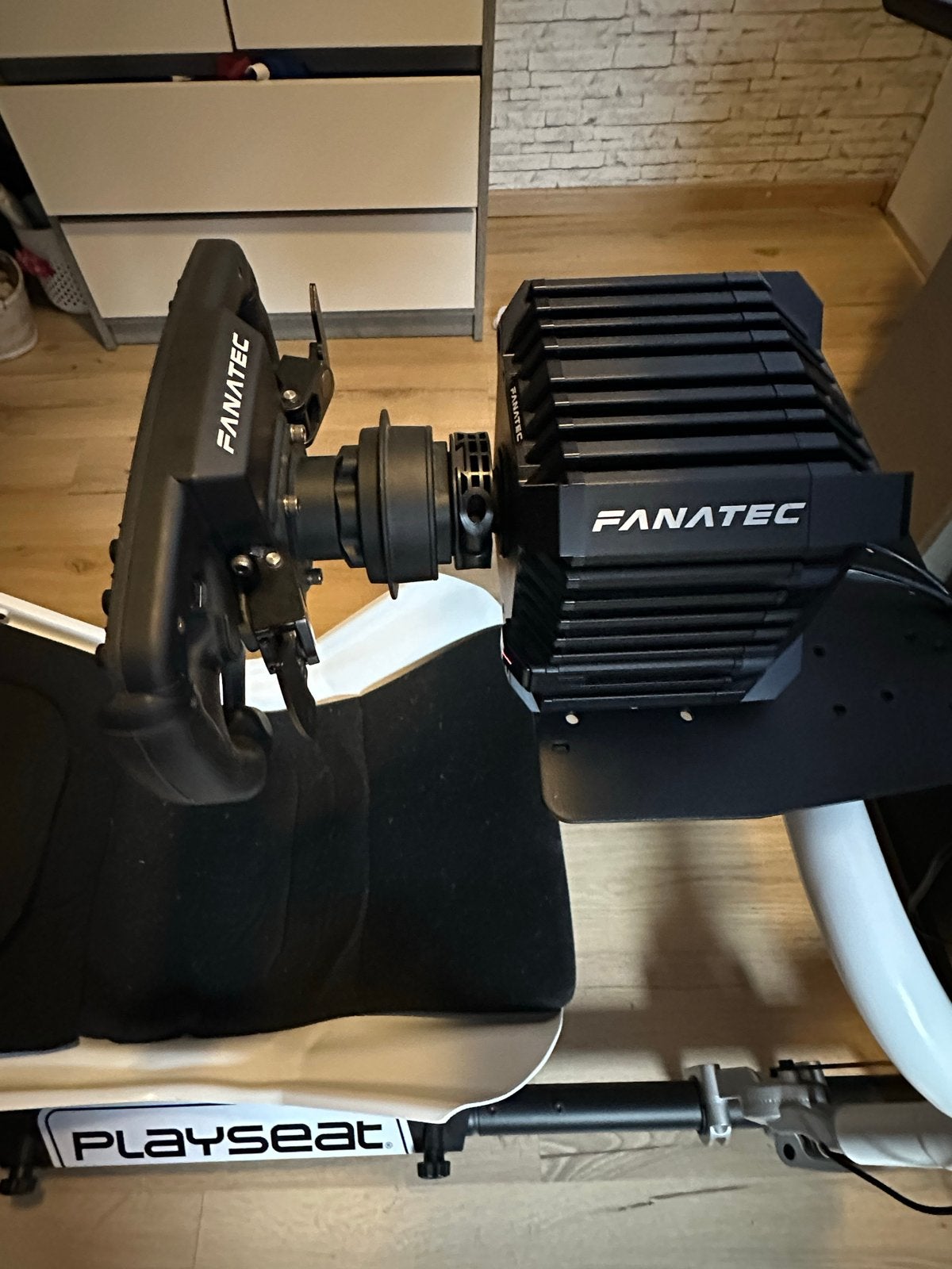 Foto 5 van Playseat F1 met Fanatec DD Pro en Clubsport Pedalen V3